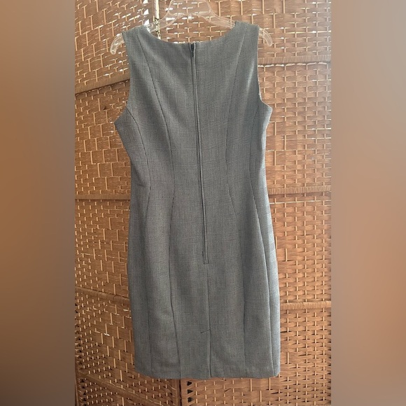 H&M WOMEN'S
SLEEVELESS GLEN PLAID
SHIFT SHEATH DRESS - Picture 3 of 6